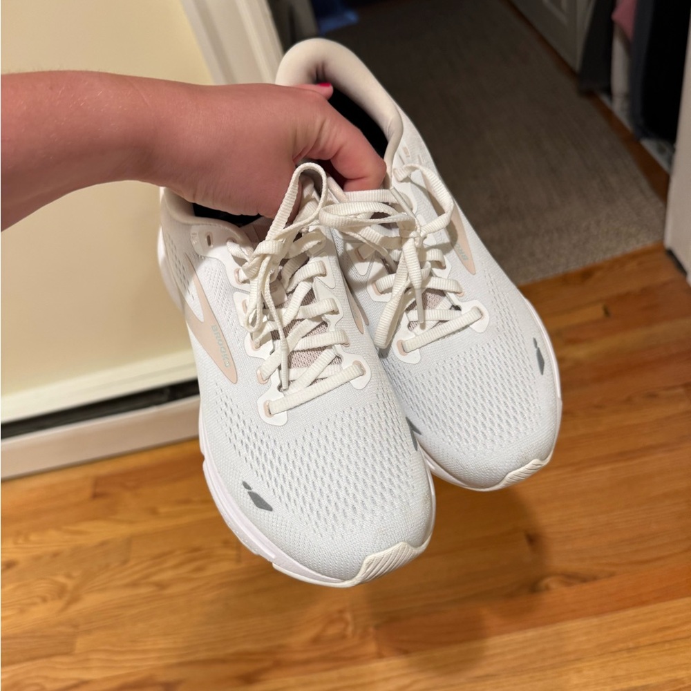 Brooks Ghost